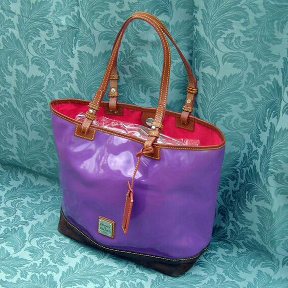 💜👜 Dooney & Bourke Purple Patent leather tote bag EUC - Picture 2 of 15
